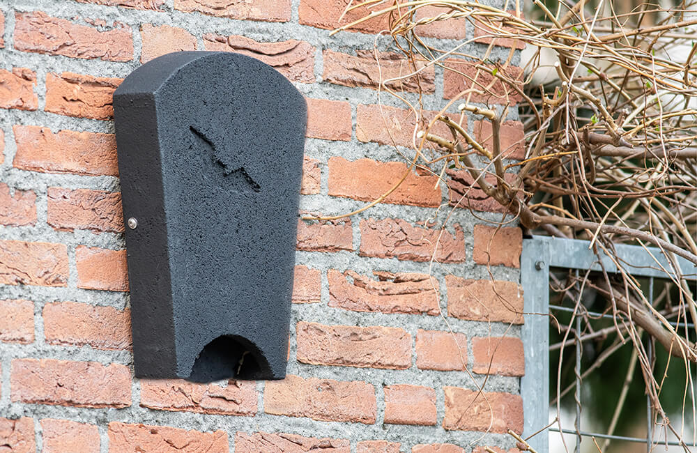 Een vleermuiskast gemaakt van houtsteen.